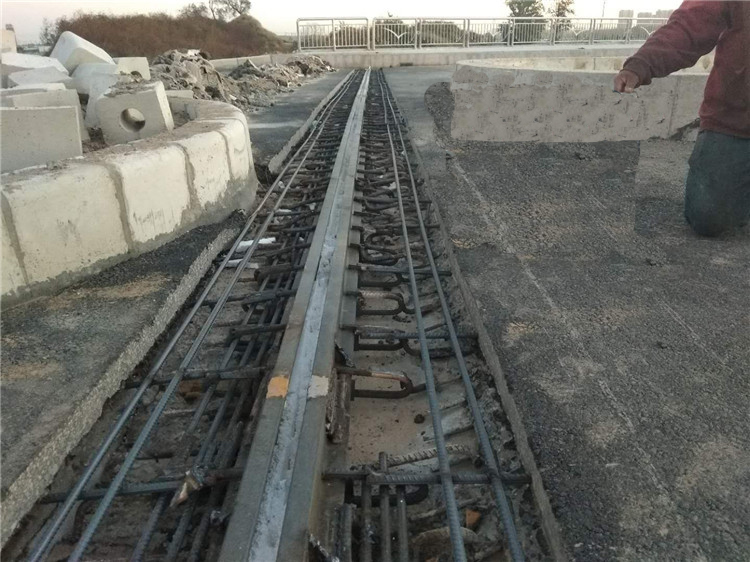 1600648403807197.jpg 伸縮縫施工.jpg